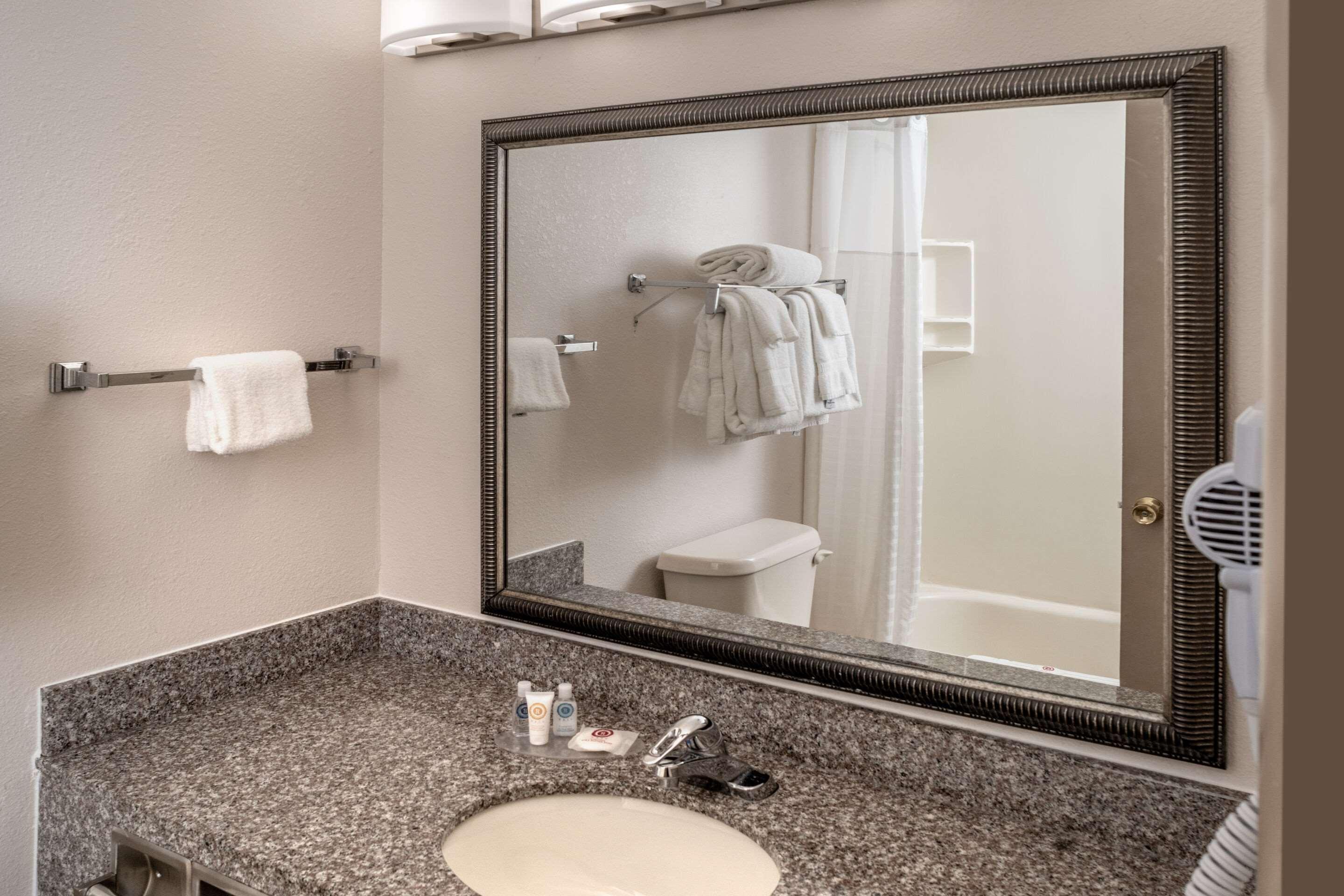 Clarion Pointe Beckley Hotel Bagian luar foto