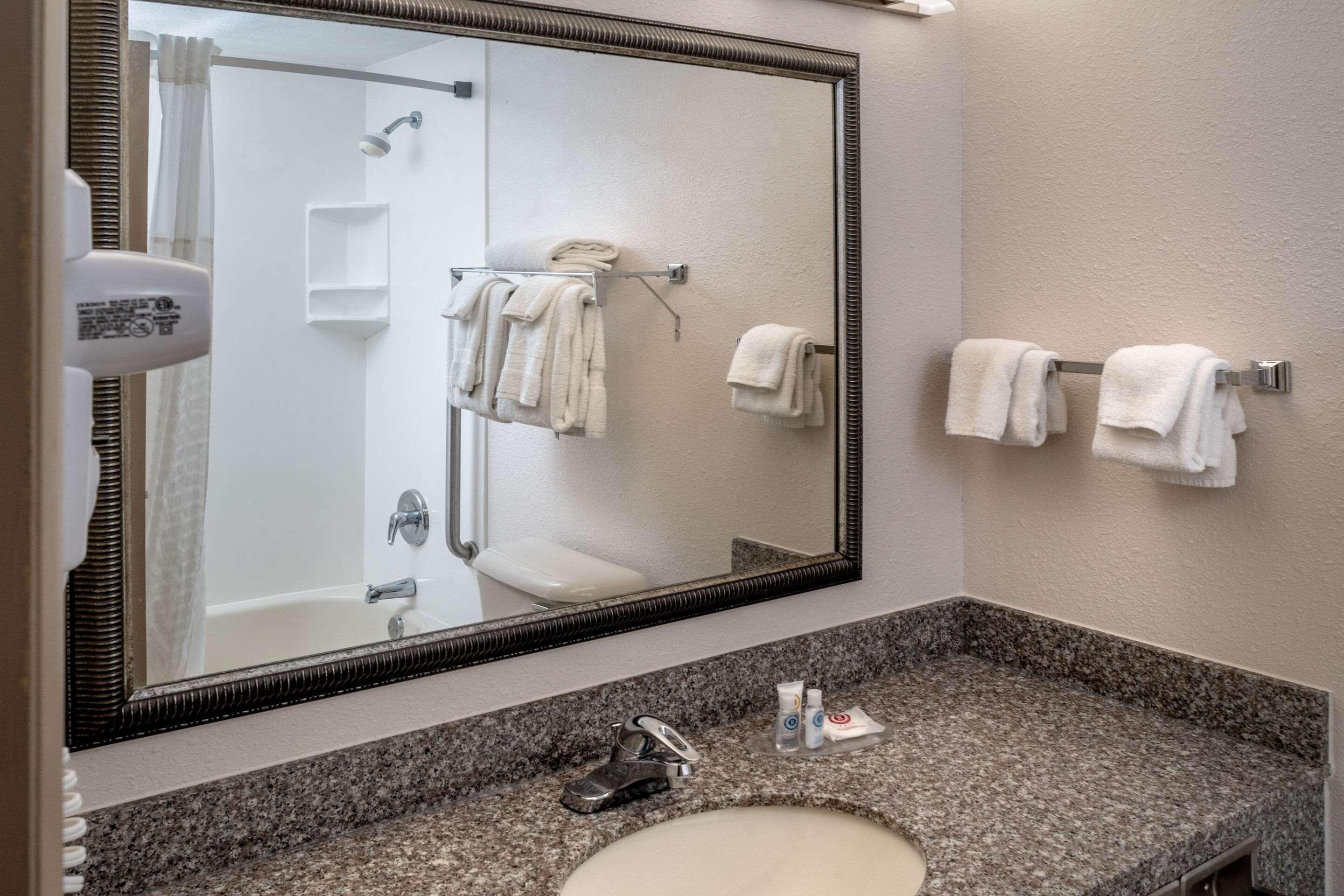 Clarion Pointe Beckley Hotel Bagian luar foto