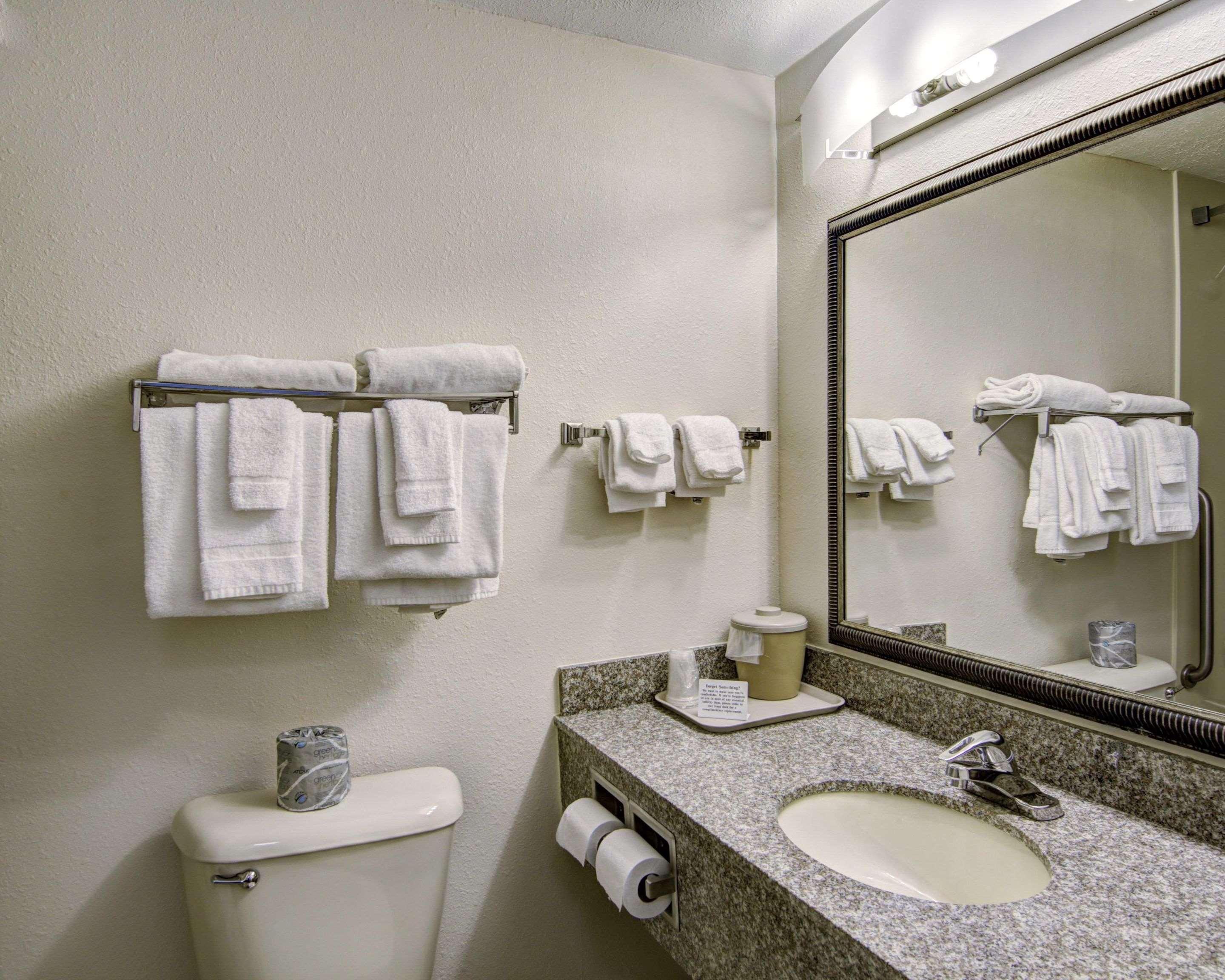 Clarion Pointe Beckley Hotel Bagian luar foto