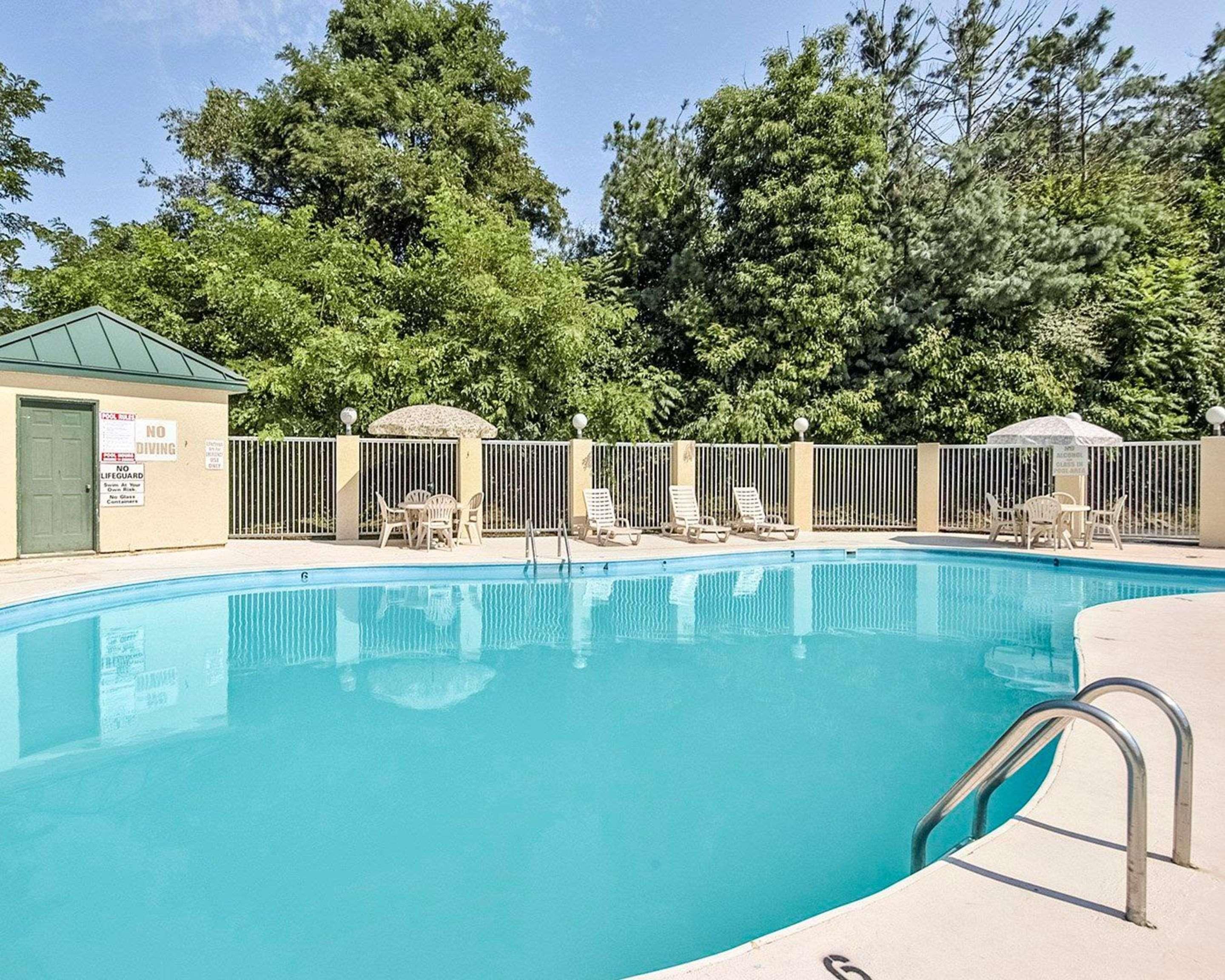 Clarion Pointe Beckley Hotel Bagian luar foto