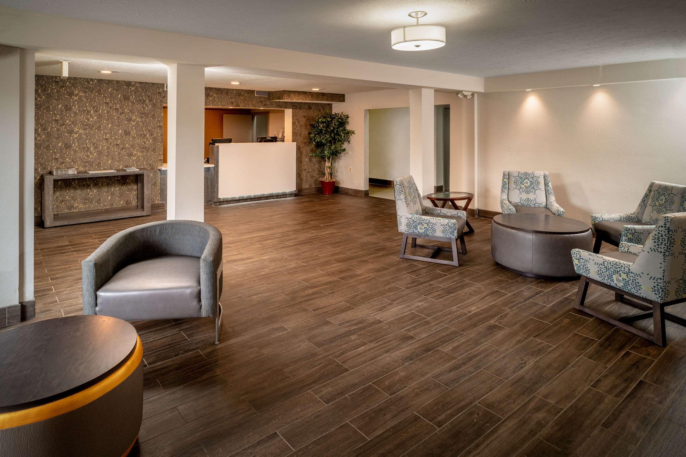 Clarion Pointe Beckley Hotel Bagian luar foto