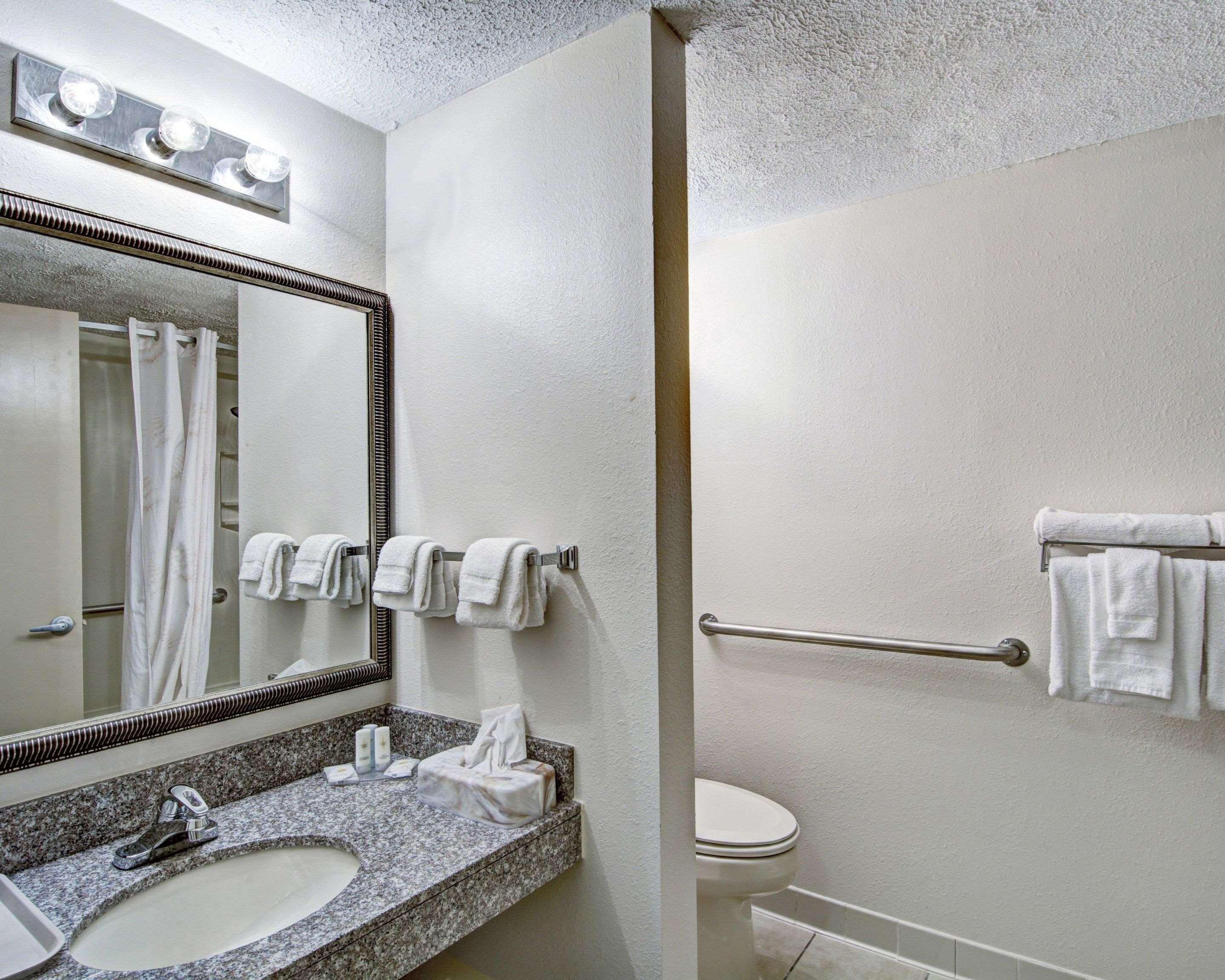 Clarion Pointe Beckley Hotel Bagian luar foto