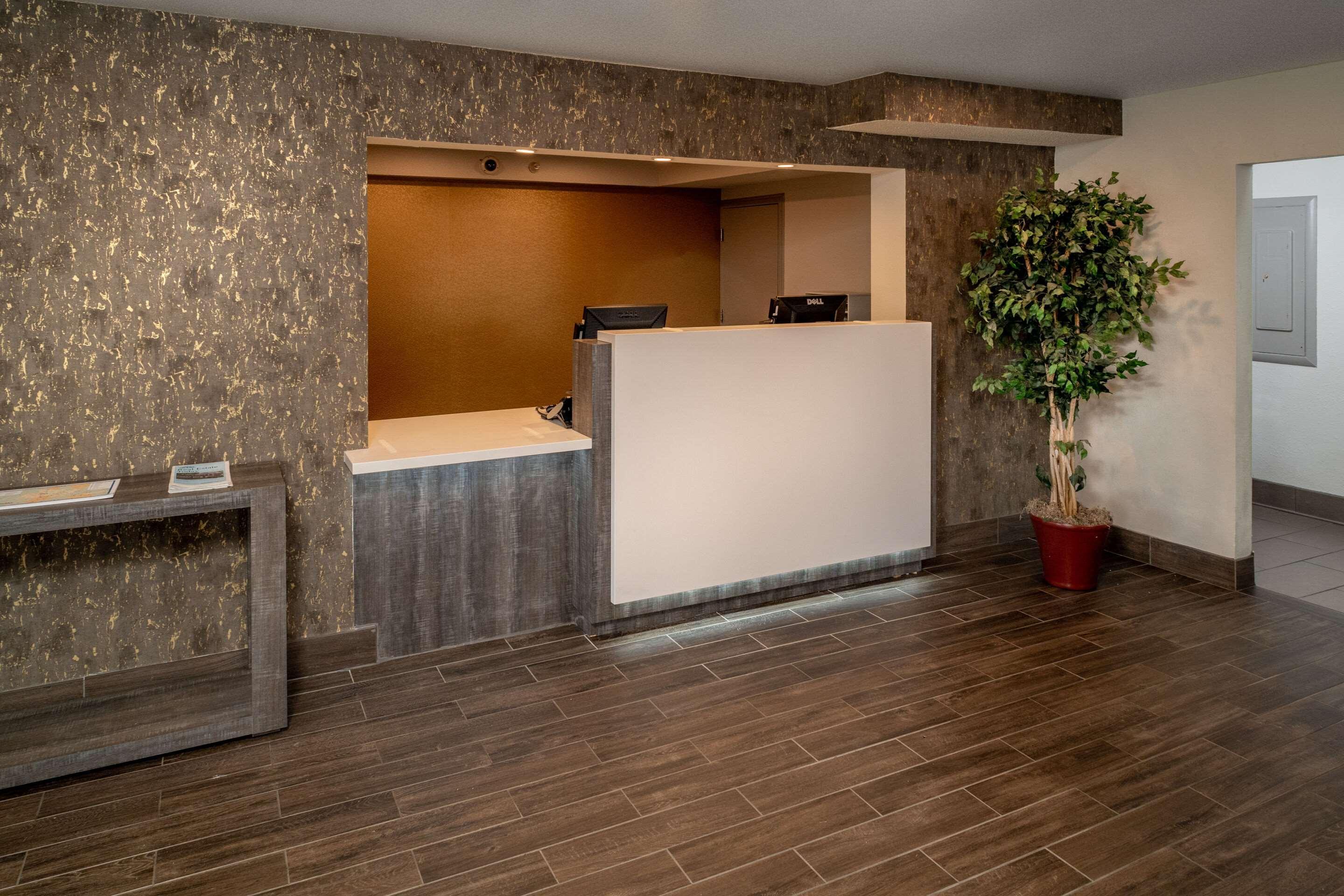 Clarion Pointe Beckley Hotel Bagian luar foto