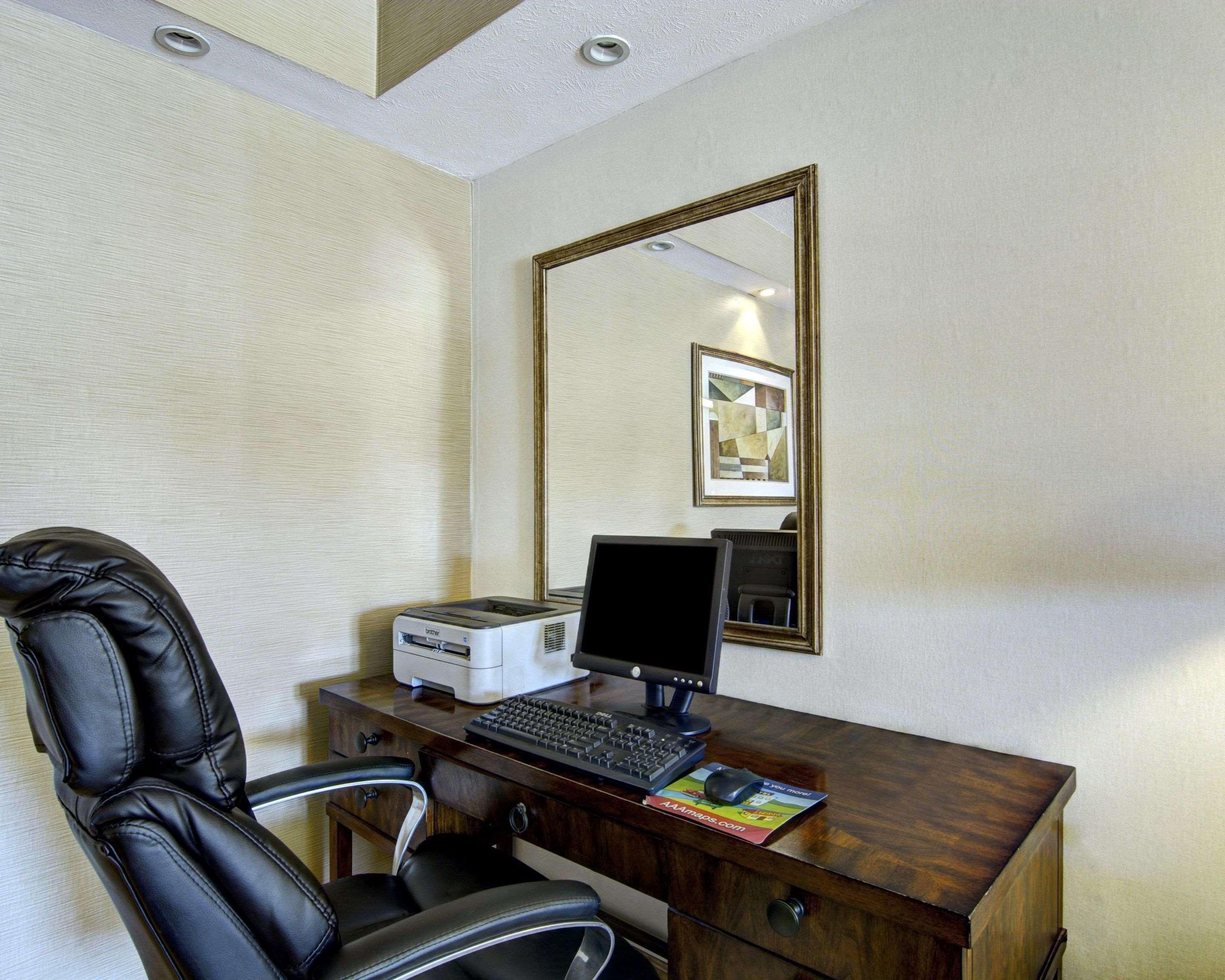 Clarion Pointe Beckley Hotel Bagian luar foto