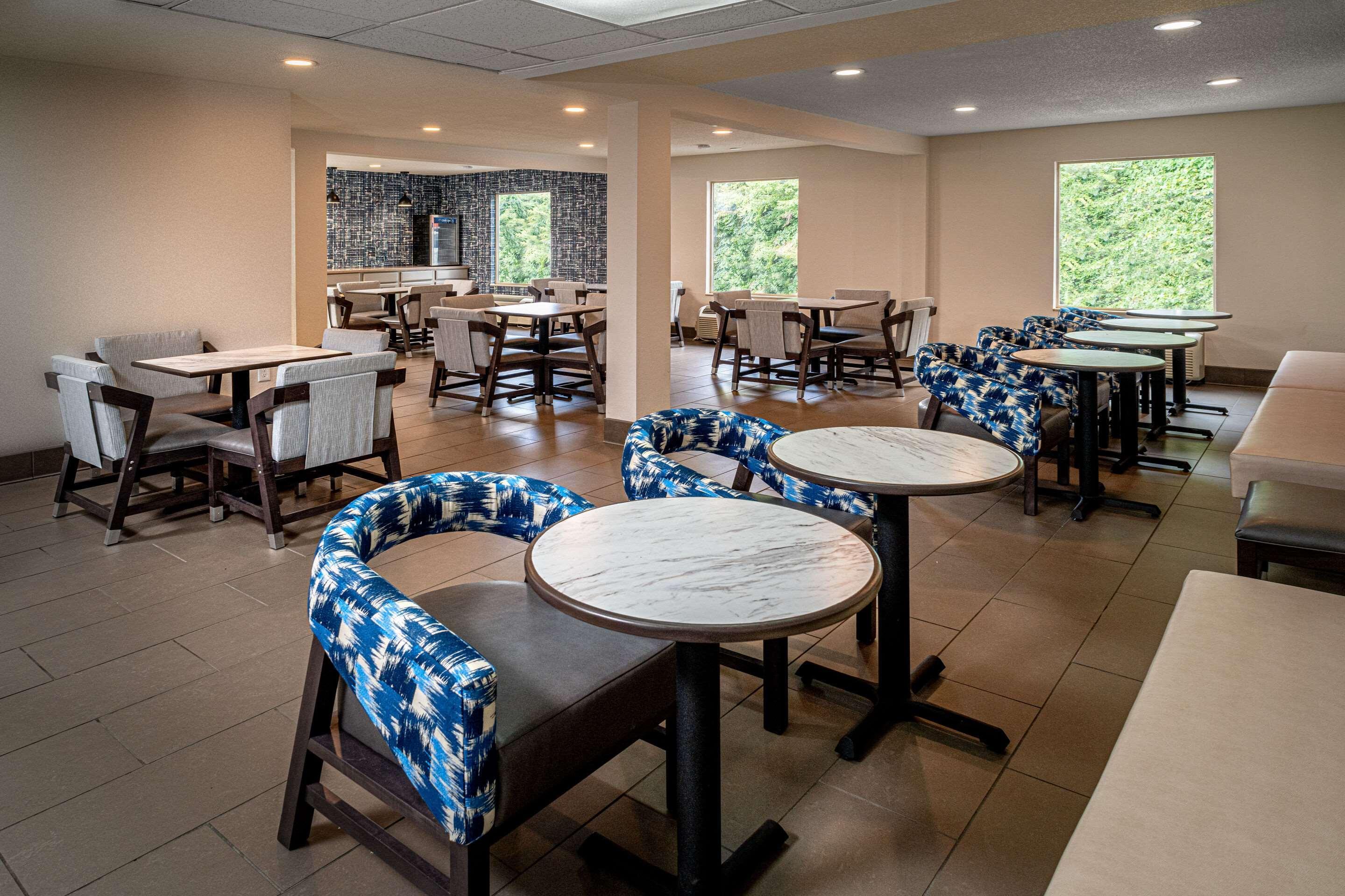 Clarion Pointe Beckley Hotel Bagian luar foto