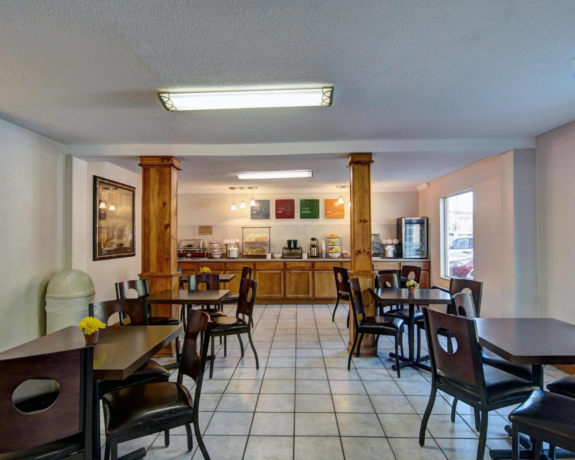Clarion Pointe Beckley Hotel Bagian luar foto