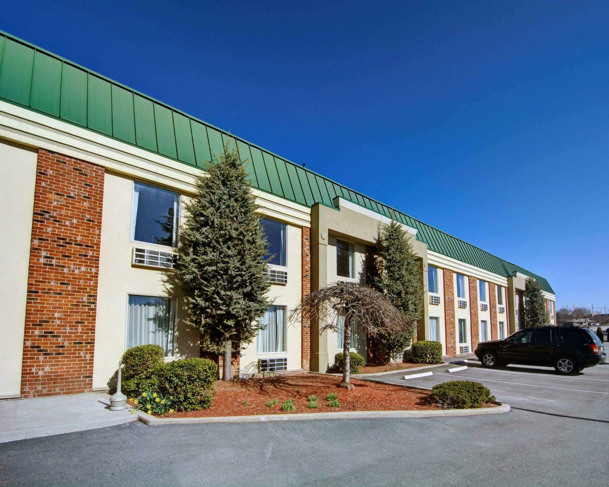 Clarion Pointe Beckley Hotel Bagian luar foto