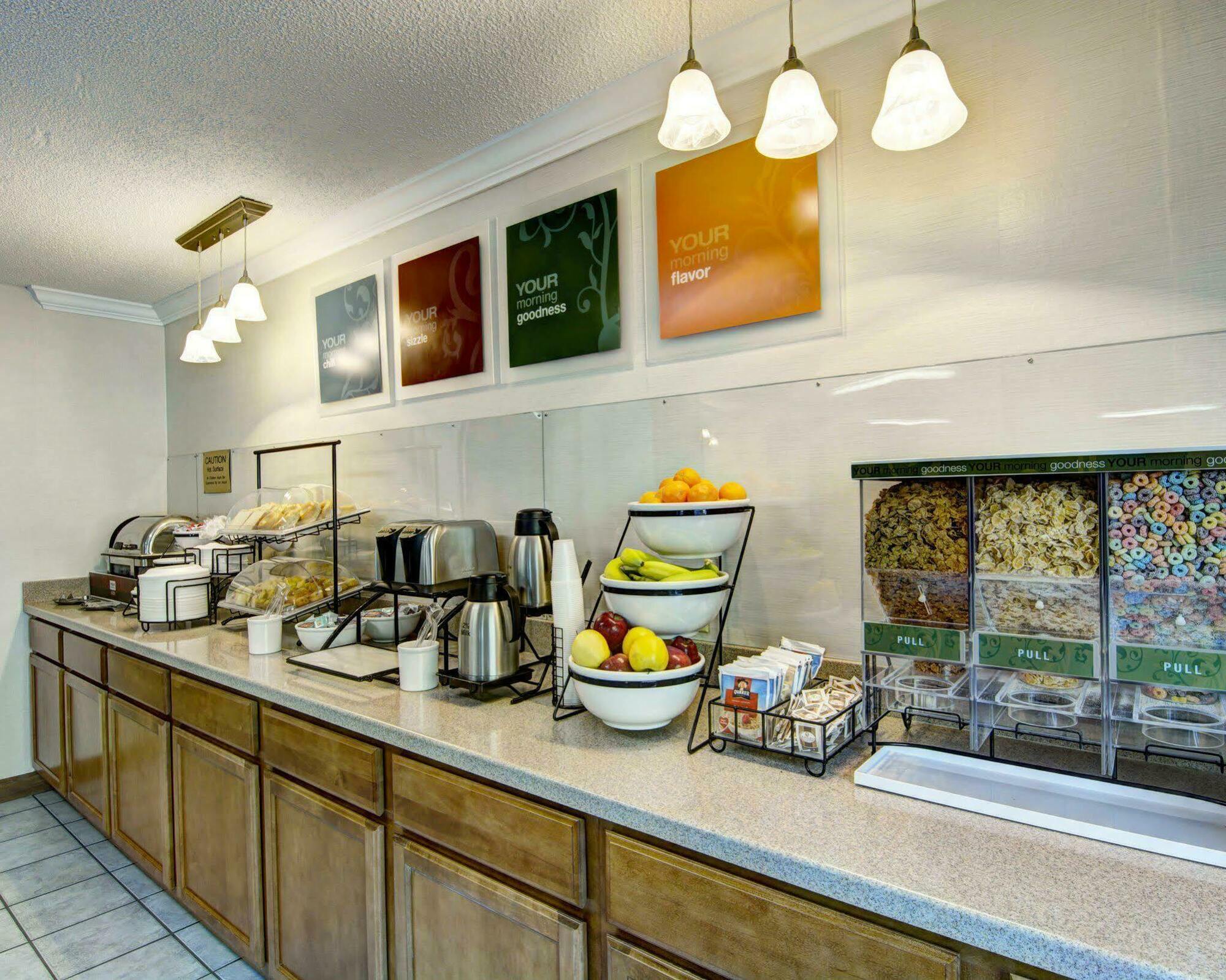 Clarion Pointe Beckley Hotel Bagian luar foto