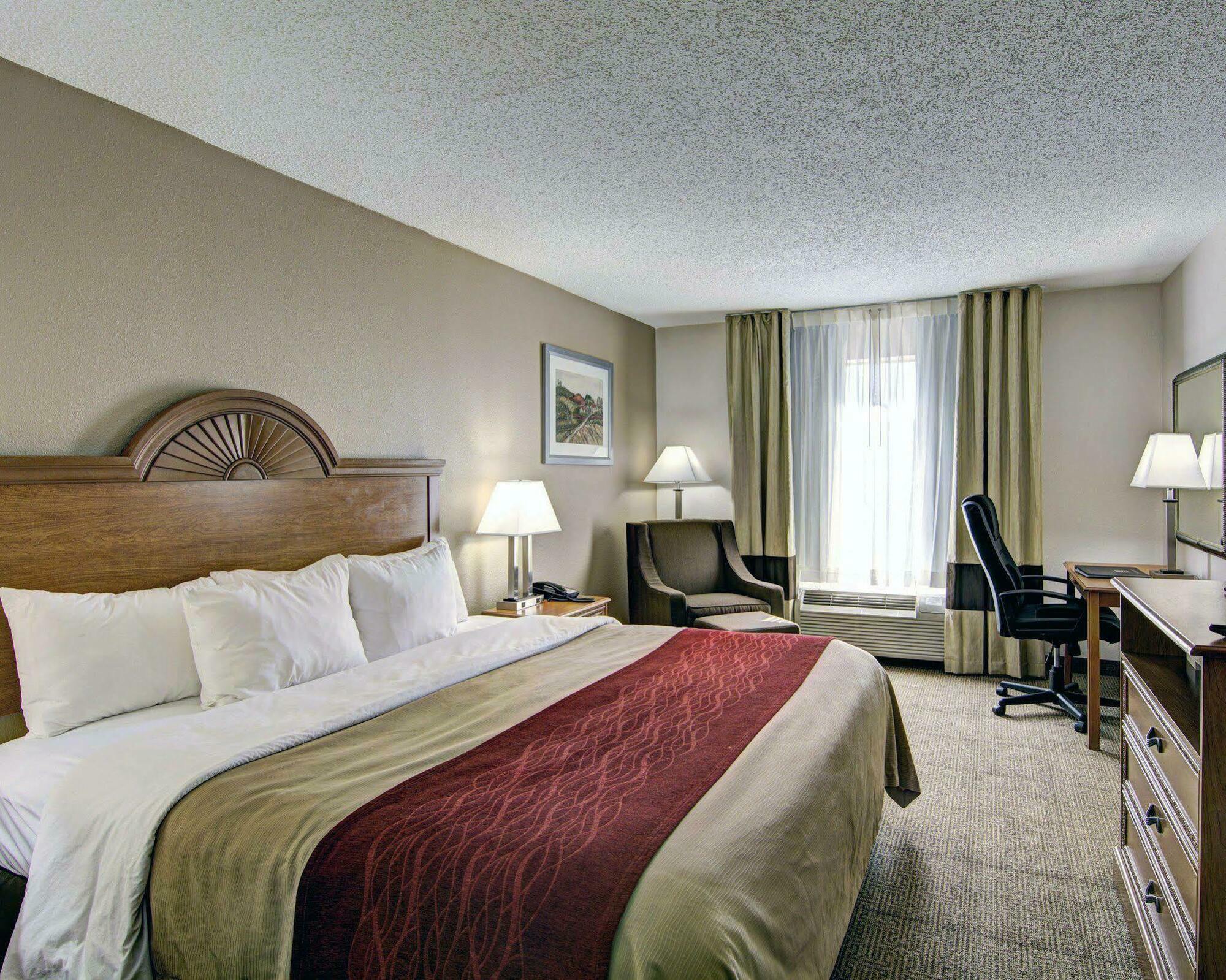 Clarion Pointe Beckley Hotel Bagian luar foto